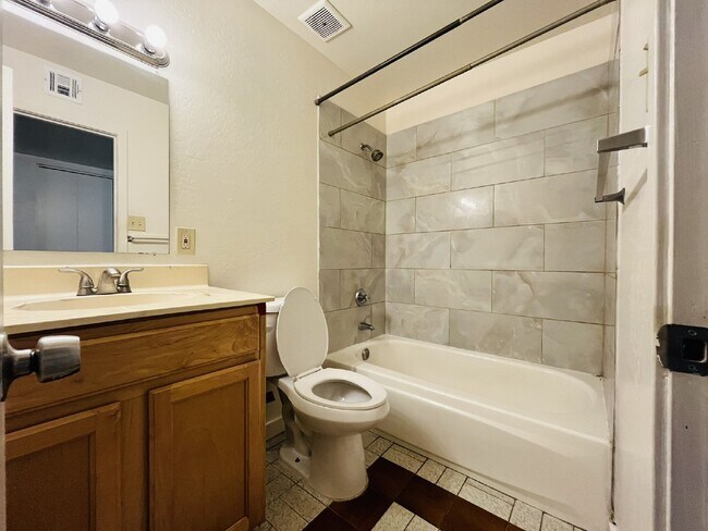 Building Photo - 5041 N 40th Ave