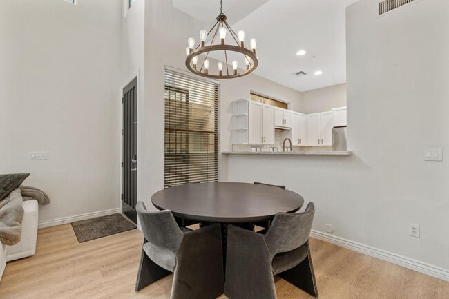 Building Photo - 14450 N Thompson Peak Pkwy