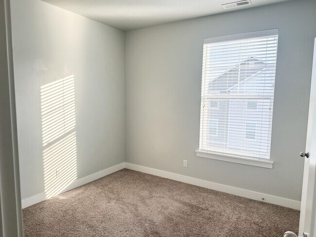 Building Photo - Newer Vineyard Condo for Rent! Next to Utah Valley University!!