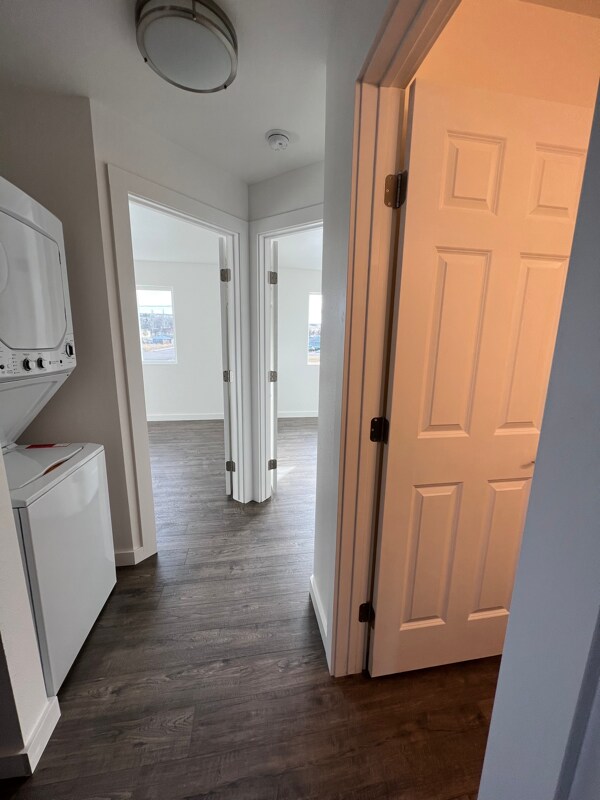 Building Photo - 502 10th Ave W