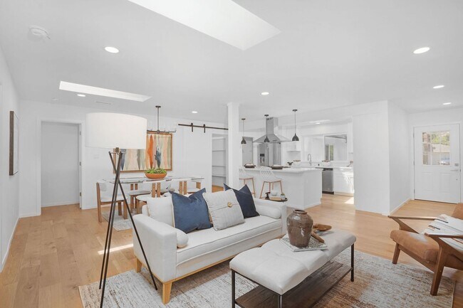 Building Photo - Fully Renovated Orinda Home for Rent, Avai...
