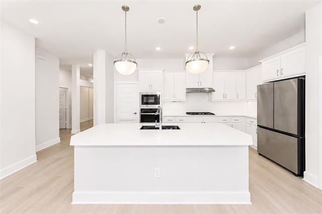 Building Photo - 8637 Spindletop Dr