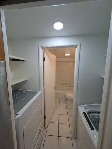 Building Photo - 1071 Lancaster Blvd