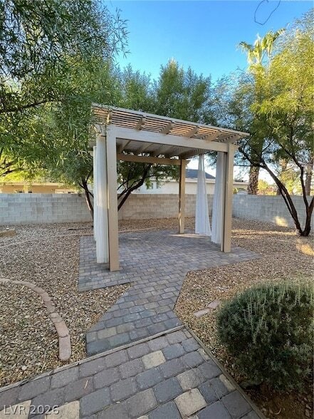 Building Photo - 44 Tanglewood Dr