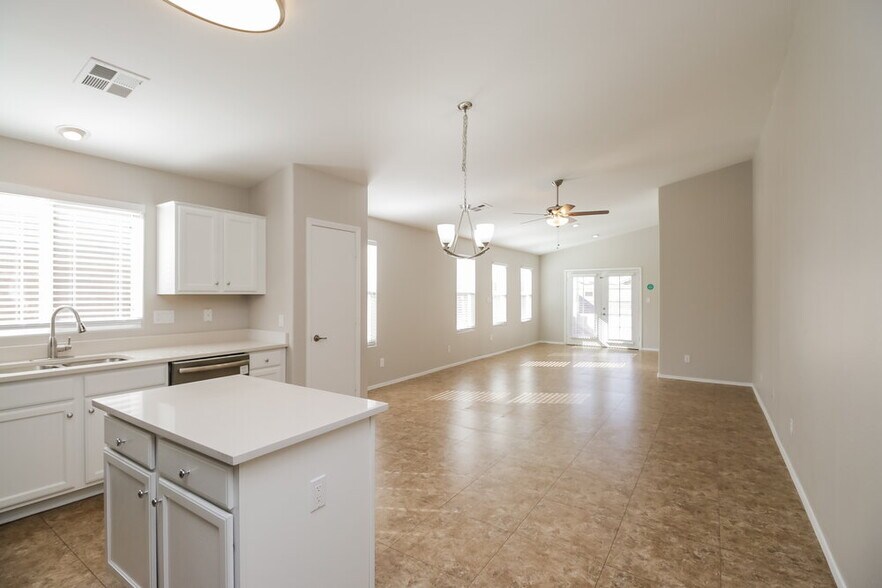 Building Photo - 3312 W Five Mile Peak Dr