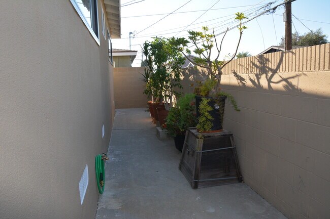 Building Photo - 4137 W 160th St