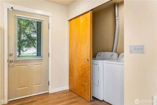 Building Photo - Lynden houses LLC - Cedar Street