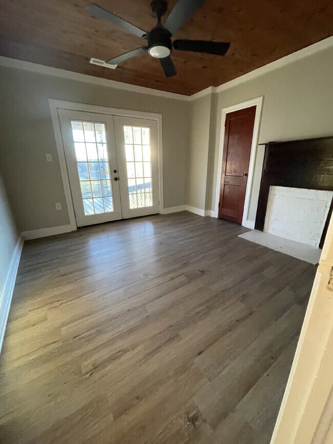 Building Photo - Updated 2 bedroom + finished attic space on an acre in davie county!