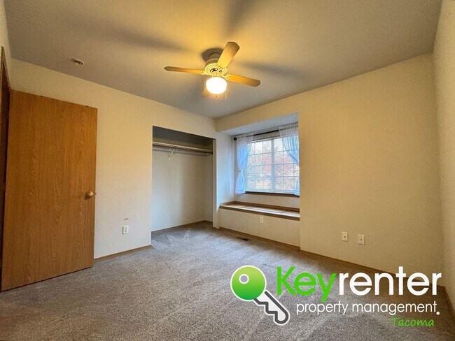 Building Photo - Beautiful 3 Bedroom Tacoma Craftsman Renta...