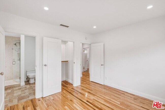 Building Photo - 525 N Crescent Heights Blvd