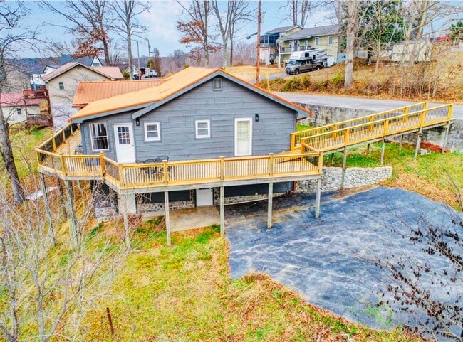 Building Photo - 73 Willow Tree Cir