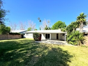 Building Photo - Beautiful Renovated Spacious 4 Bed - 2 Bath Home in West Hills