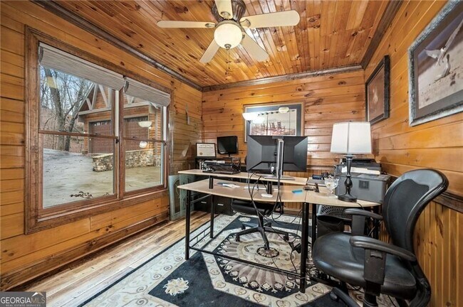 Building Photo - 5281 Laurel Ln