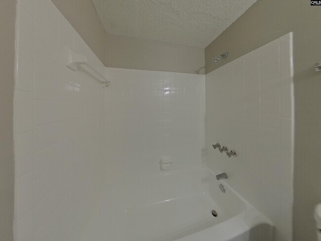 Building Photo - 6 Forestgrove Ct