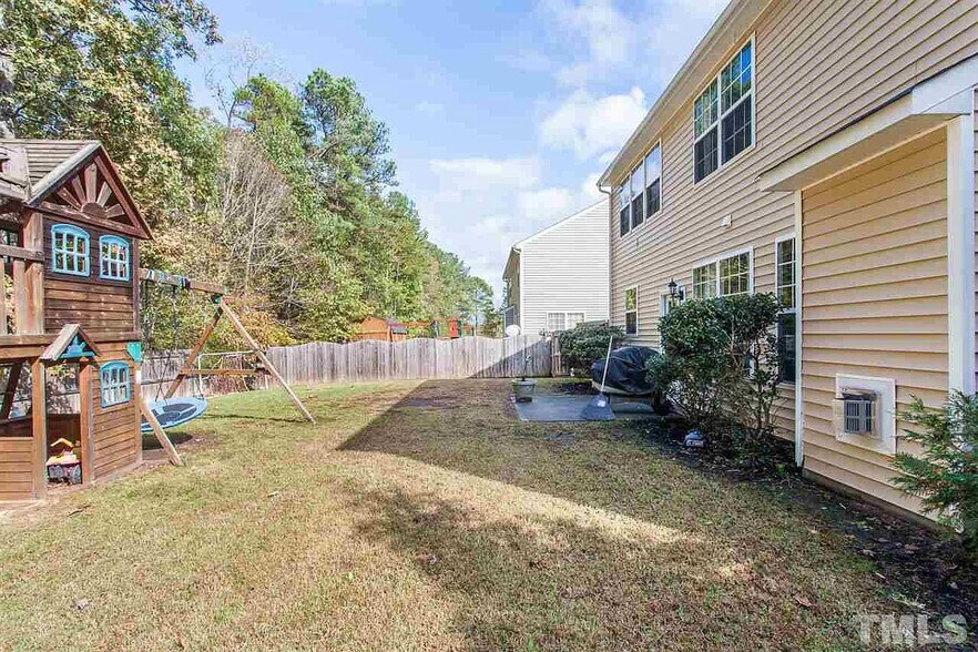 Building Photo - Room in Single Family Home on Autumn Leaf Ln