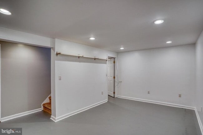 Building Photo - 124 Hilldale Ct