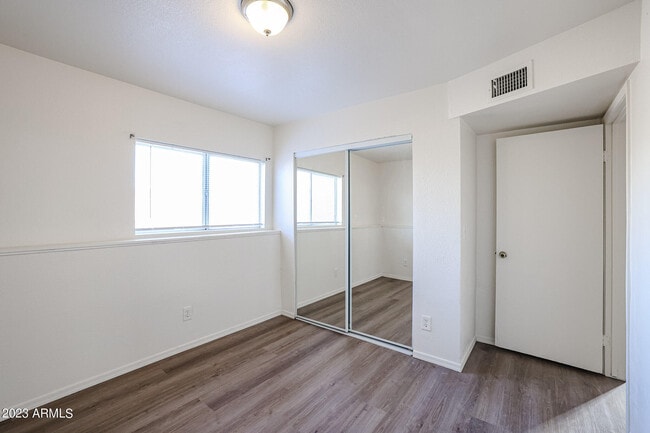 Building Photo - 10024 W Sells Dr