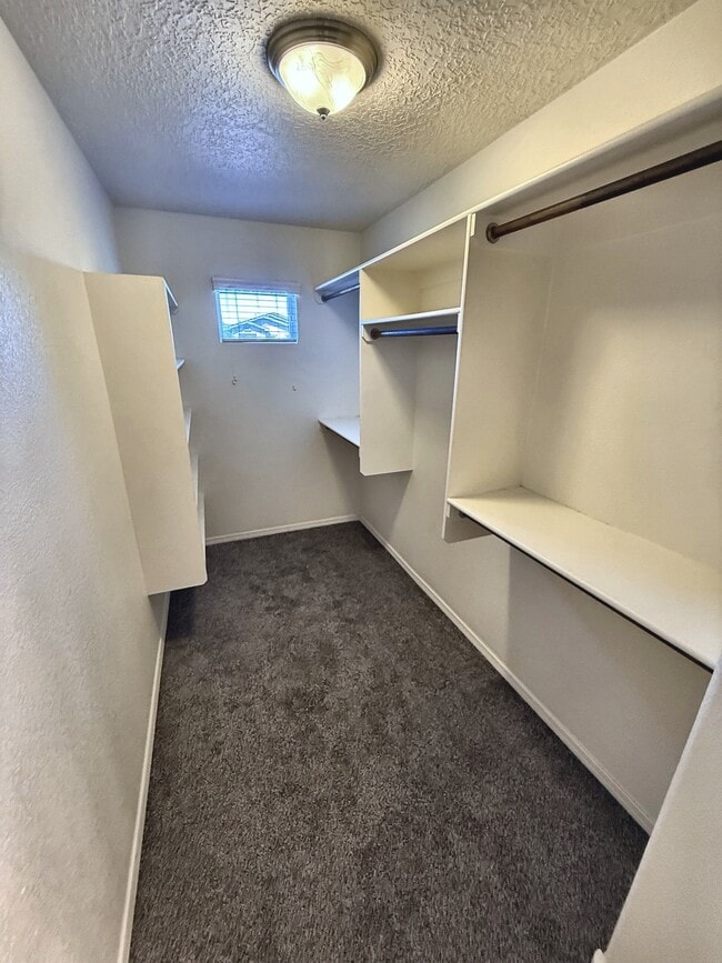 Building Photo - 8936 Mission Ridge Dr