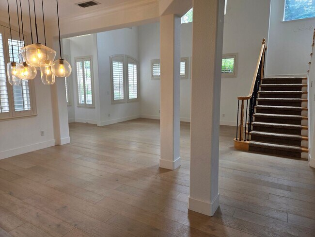 Building Photo - 5 Bdrm, 4 bath home located in Highland View Community off Silva Valley