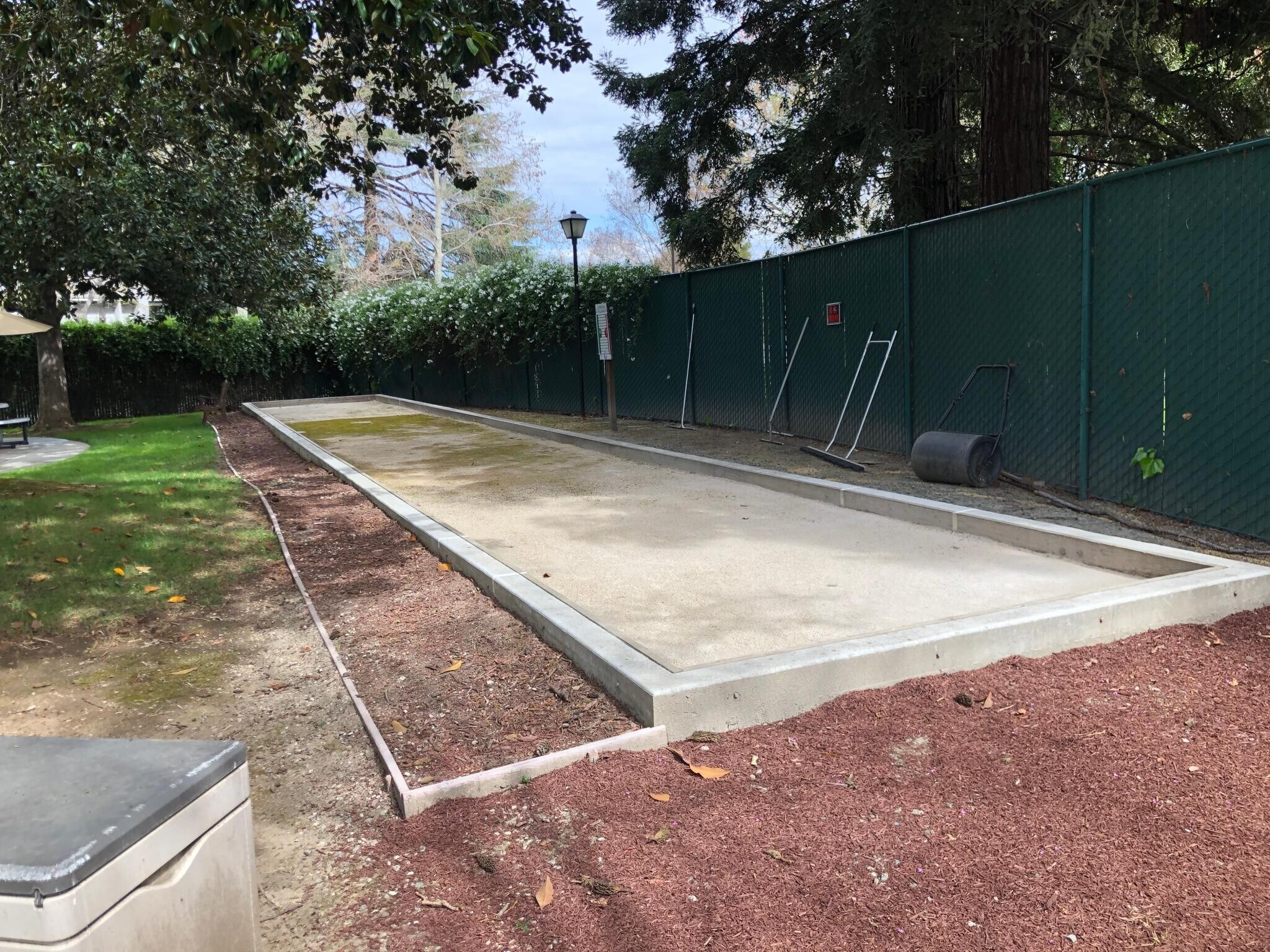 Building Photo - 2400 Lincoln Village Dr