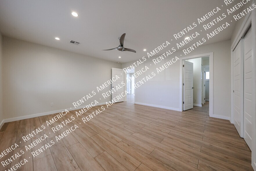 Building Photo - 105 E Hermosa Dr