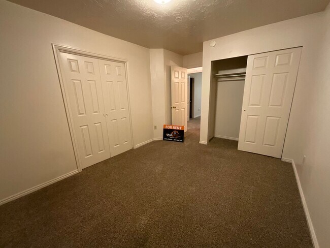 Building Photo - 1097 E 5100 S