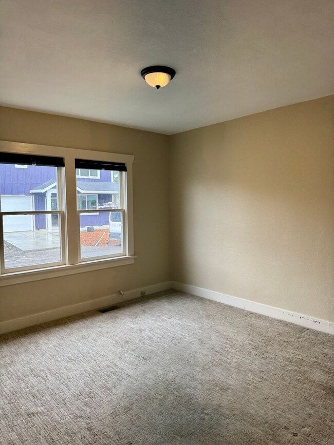 Building Photo - Rare opportunity to lease a versatile mixed-use property in the heart of Milwaukie!