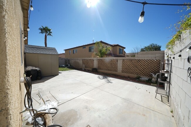 Building Photo - SHOWINGS AVAILABLE NOW