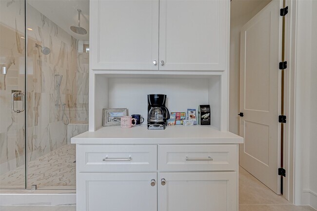 Building Photo - 1506 W 43rd St