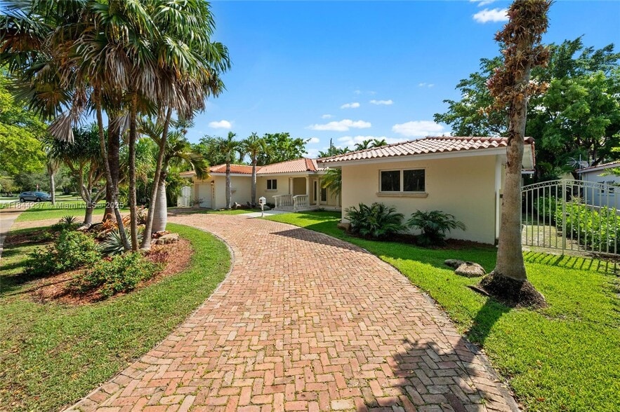 Primary Photo - 5211 Granada Blvd