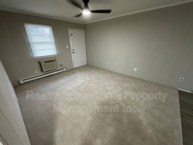 Building Photo - 115 Cox Ave