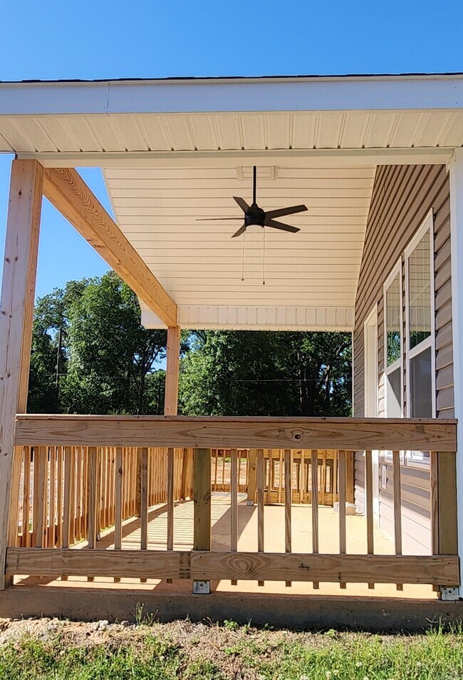 Building Photo - 1 Sara Ann Dr