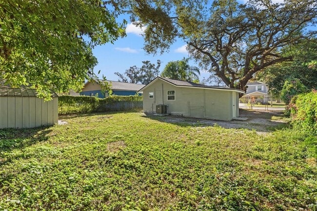 Building Photo - 1606 E Osborne Ave