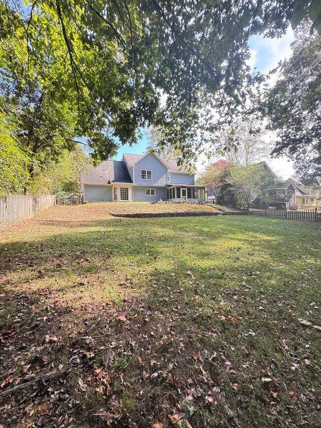 Building Photo - 1884 Dovonshire Rd S W