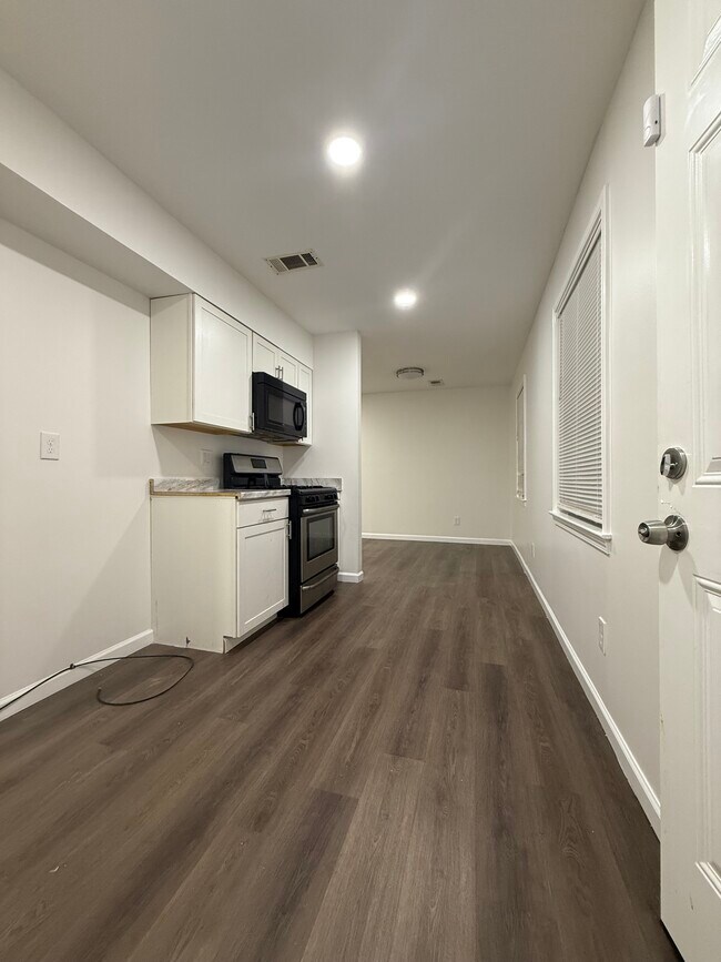 Building Photo - 3992 Ridgedale St