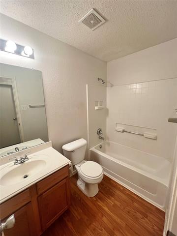 Building Photo - 1616 Logan Dr