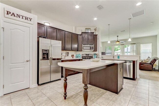 Building Photo - Charming 3-Bedroom Home in The Hideaway – ...