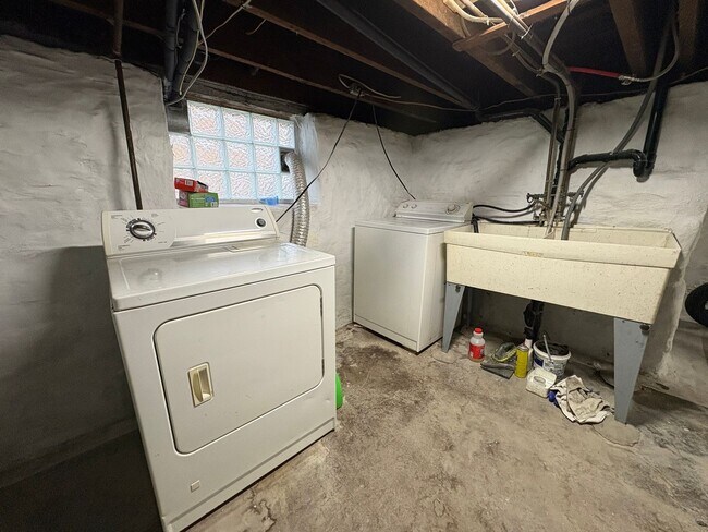 Building Photo - 3 Unit Apartment Building in the Heart of the Bellevue area of Pittsburgh