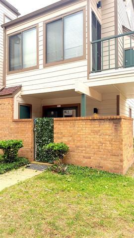 Building Photo - 2300 Balsam Dr