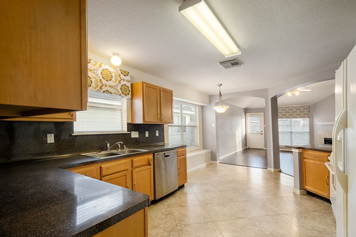 Building Photo - 15423 Brock Creek Way