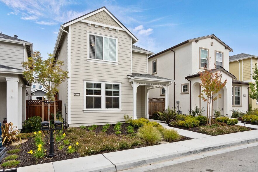 Building Photo - 16523 Alexander Ln