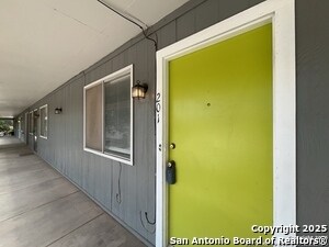 Building Photo - 311 E San Antonio Ave