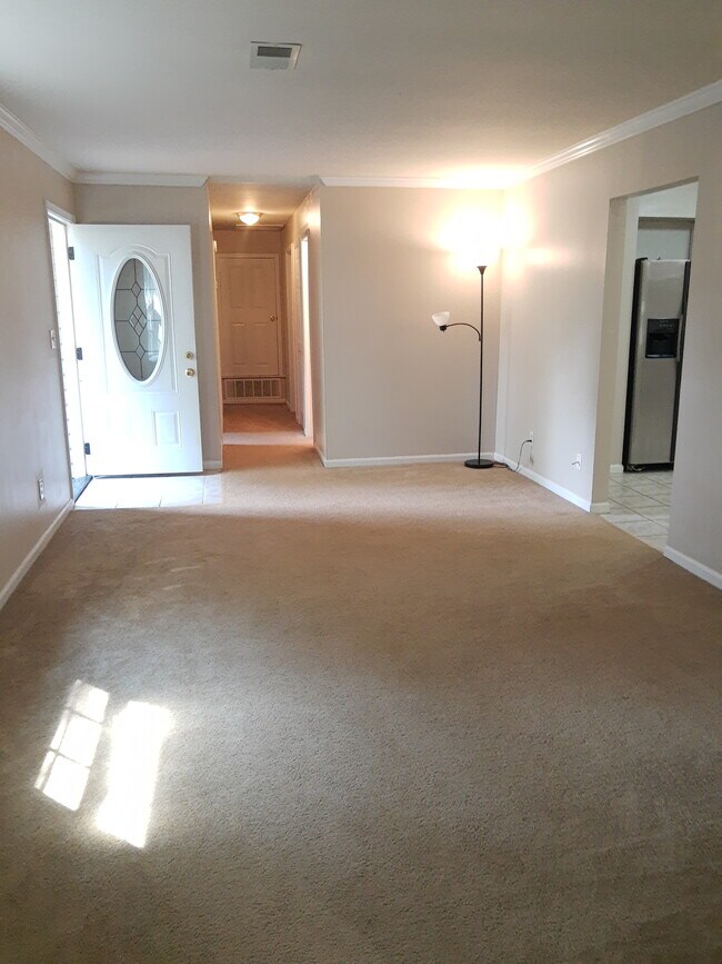 Front living room - 505 Aster Ct
