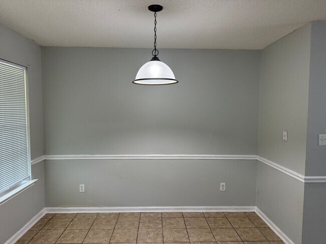 Building Photo - 2510 Barnesdale Wy