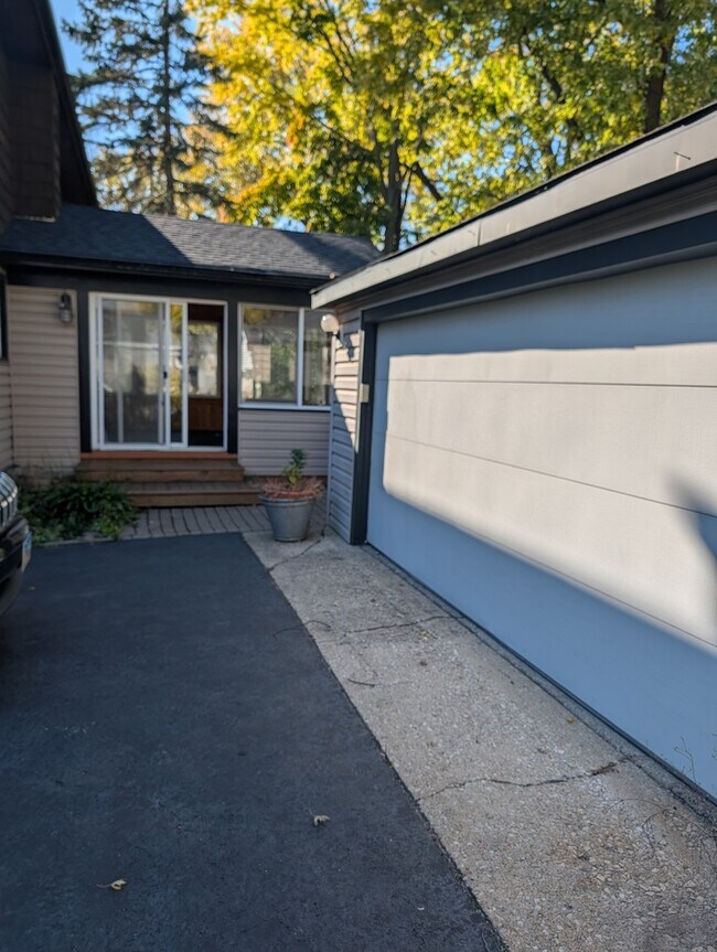 Building Photo - 324 Sunrise Ave