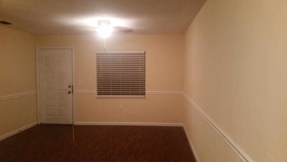 Building Photo - 915 E 109th Ave