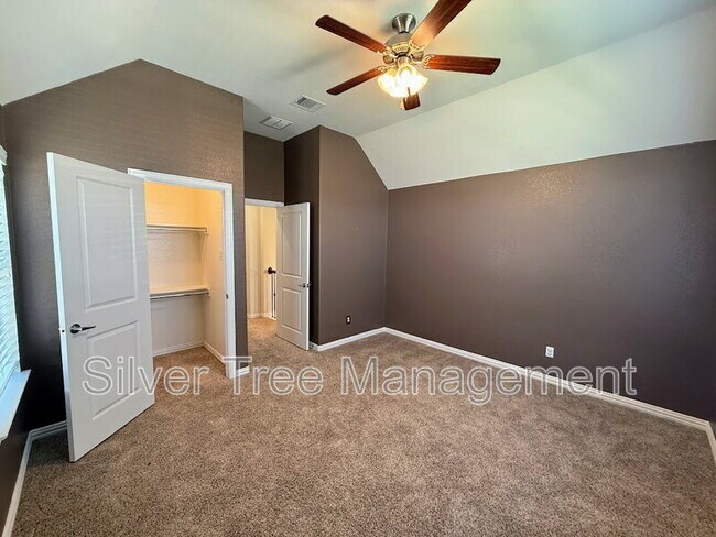 Building Photo - 608 Ambrose St