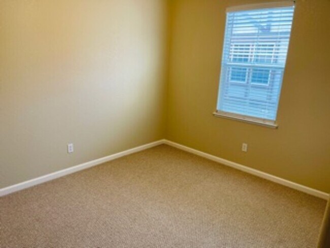 Building Photo - 2BD/2BA Mountain House Condo, HOA, Water, & Garbage Included!