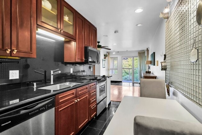 Building Photo - Gorgeous Studio in La Jolla Village! Avail...