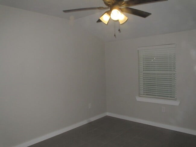 Building Photo - 412 Lucille St